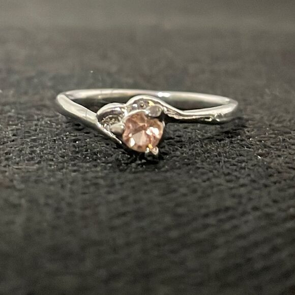 Small thing ring with a light pink gem - Picture 1 of 6